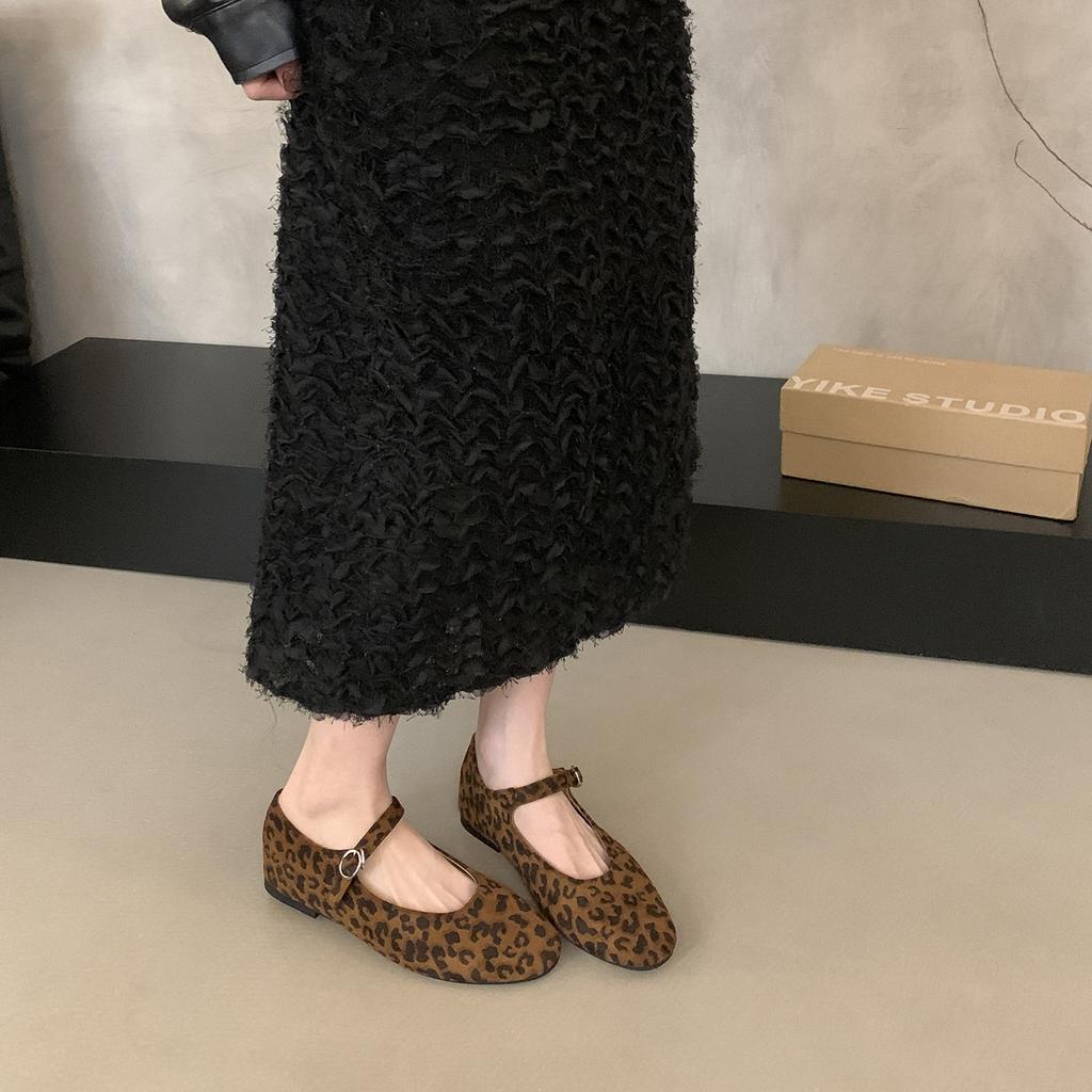 THEDOUDOU Round Head Retro Temperament Word with Mary Jane Shoes Women's 2025 Flat-bottomed Suede Single Shoes Doudou Shoes