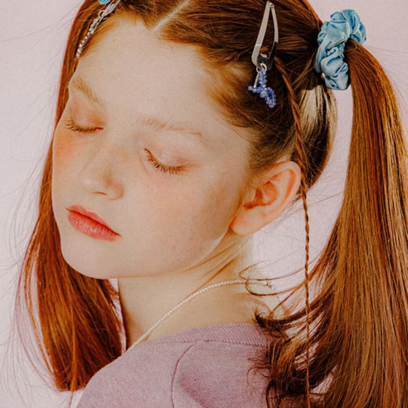 Mellotory mini gerafftes Satin Scrunchie (Himmelblau)