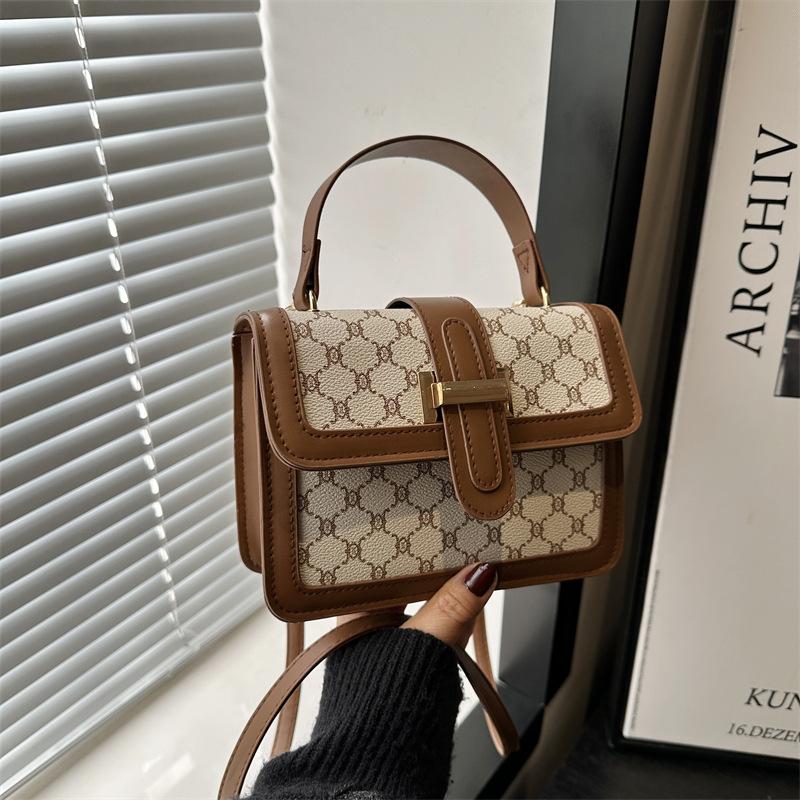 2025 New Fashion Simple High Value Shoulder Bag Retro Trend Personalized Printing Portable Commuter Small Square Bag
