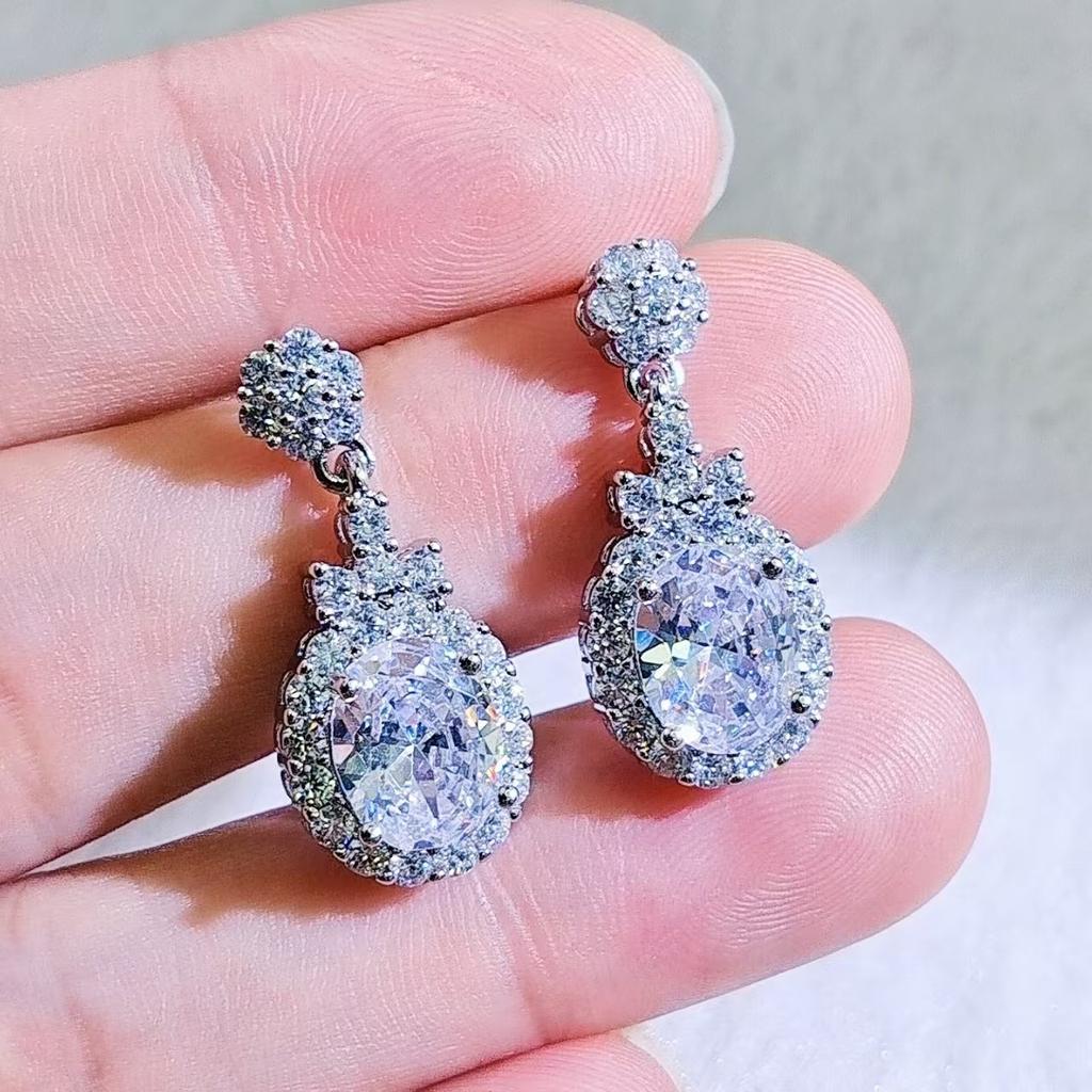Fashion jewelry: full of diamonds, oval flower studs, exquisite temperament, earrings, light luxury, high-end earrings