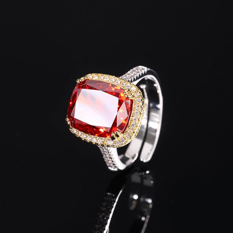 

Ювелирные изделия Медное основание с золотым покрытием Бриллиант с высоким содержанием углерода Ледяной цветок Квадратный бриллиант Медь Инкрустированный Темперамент Легкая роскошь Толстое квадратное кольцо Женское 10 * 12