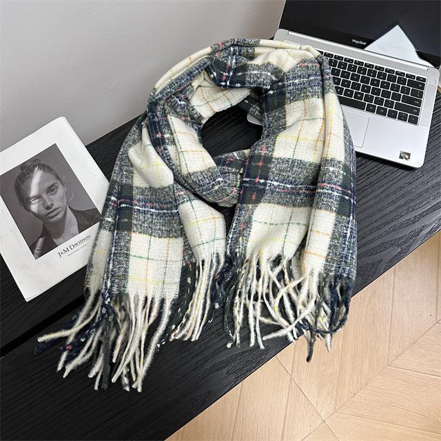 New atmosphere plaid scarf female winter Korean versatile student jk cute thickened scarf to keep warm