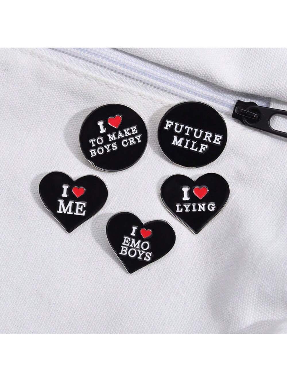 

5pcsStylish simple black heart-shaped and English alphabet combination brooch dress backpack accessories paint badge bestie gift