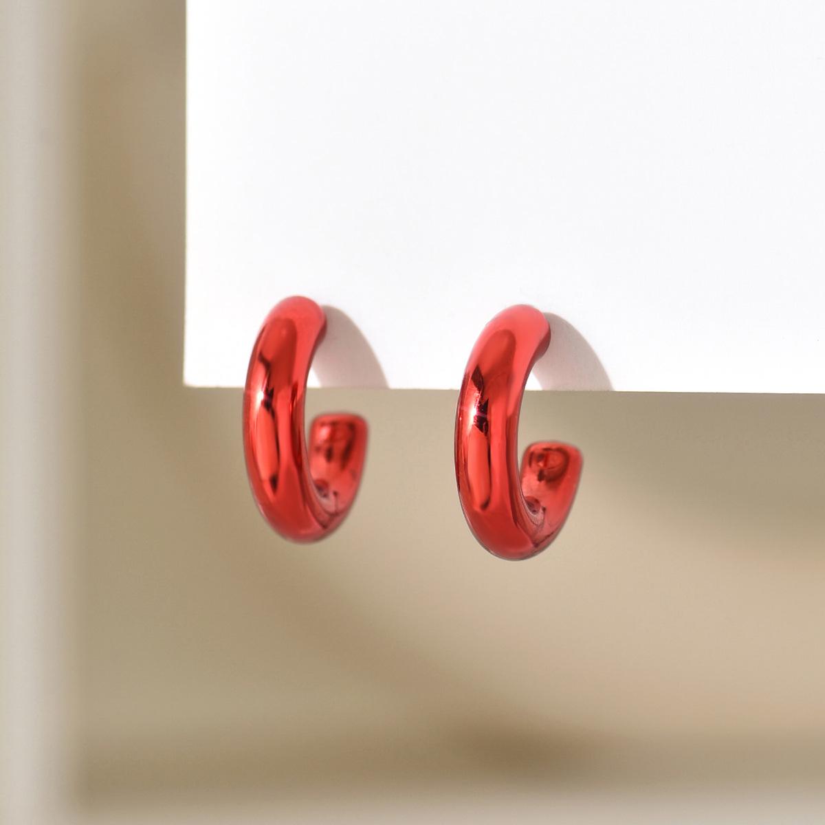 

Шикарные серьги-клипсы для ушей в форме буквы С с полым дизайном: Элегантные, Стильные и Универсальные Ювелирные Изделия Высокого Класса для Женщин.