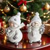 Collezionabili Pupazzi di Neve per Natale 2 Pezzi Statuina, Carino Decorazione da Tavolo, Statua di Neve in Resina con Espositori da Interno Cappello a Maglia Sciarpa Casa