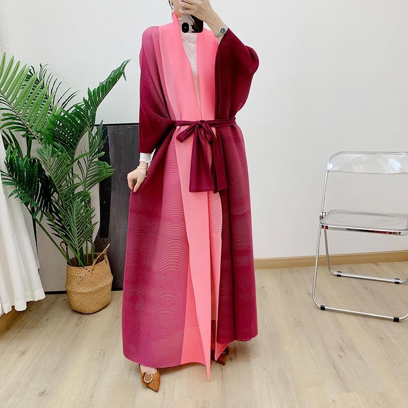 

Женский длинный тренч с градиентом - Весенне-осенний свободного кроя с поясом, больших размеров, плиссированный кардиган, стройнящий фигуру One Size розы красного