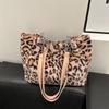 Foreign leopard print plush trend chain This year's personality is versatile, simple and fashionable casual bag, shoulder underarm bag