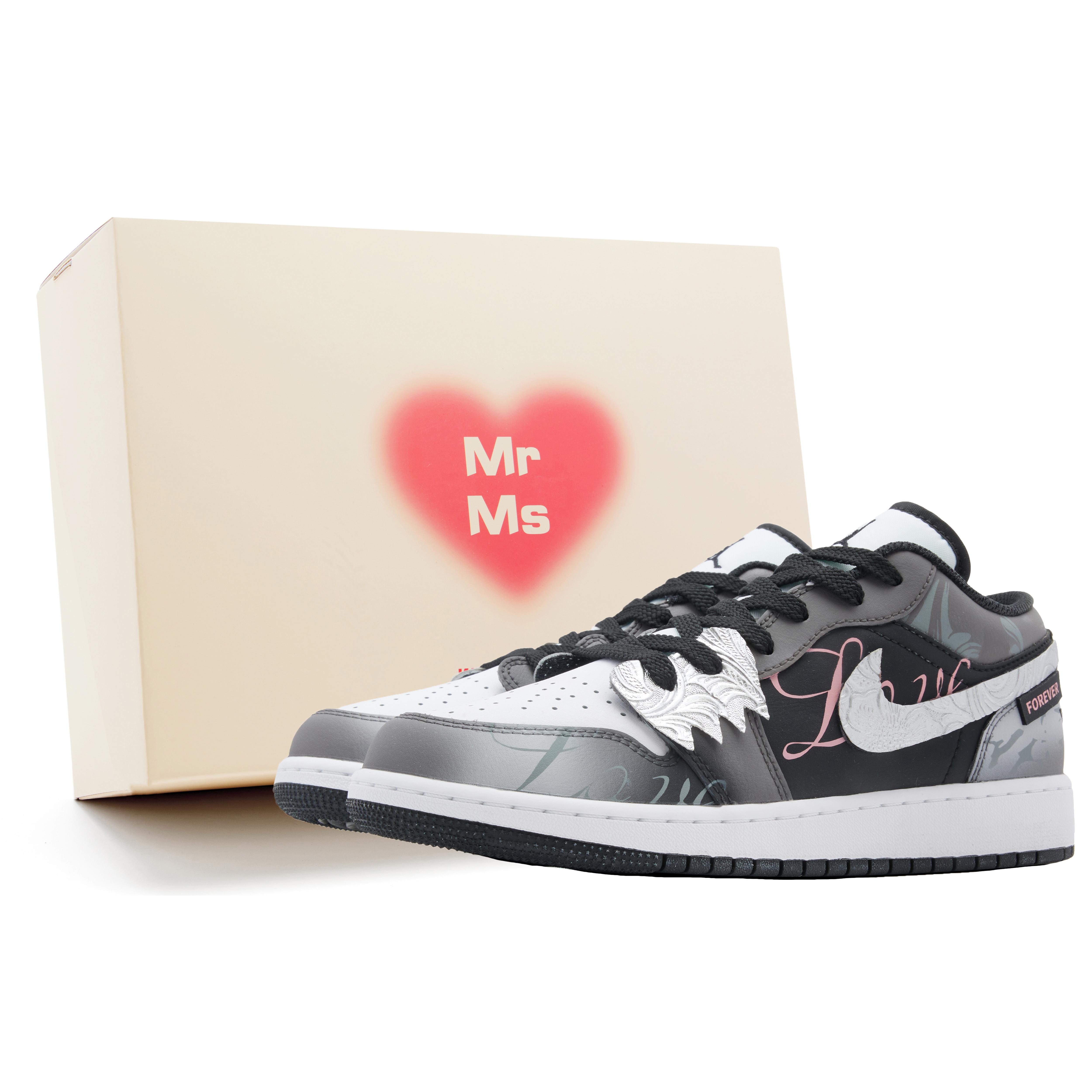 

Jordan Air Jordan 1 Low Leather Cushioning Slip Resistant Low top Vintage Basketball Shoes Men s Silver Gray 553558-132(Team44-) 42.5