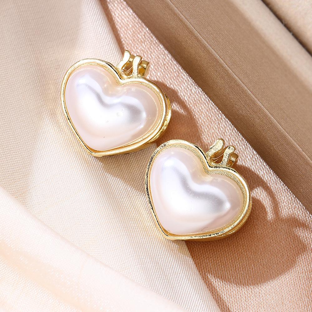 Light Luxury Full Diamond Heart-Shaped Pearl Ear Buckle, Light Luxury Design Sense Super Flash Temperament Fashionable Atmosphere Earrings