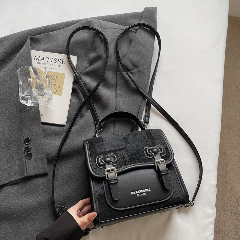 

Stylish Lightweight Backpack: Japanese & Korean Fashion for Students & Travelers