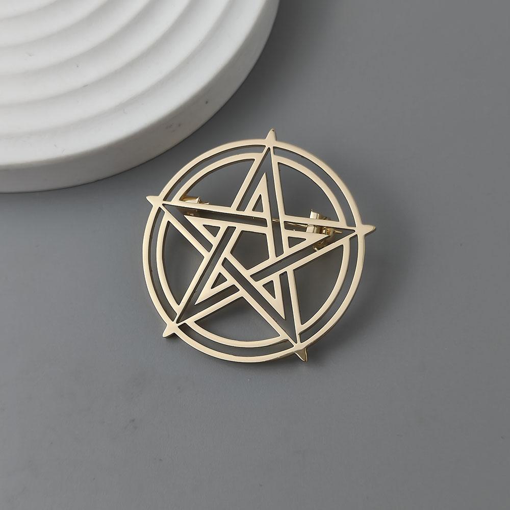 Pentagramserie brosch i rostfritt stål, symboliserar den positiva energin att avvärja ondska, symbol för kulturella slagpåsmycken.