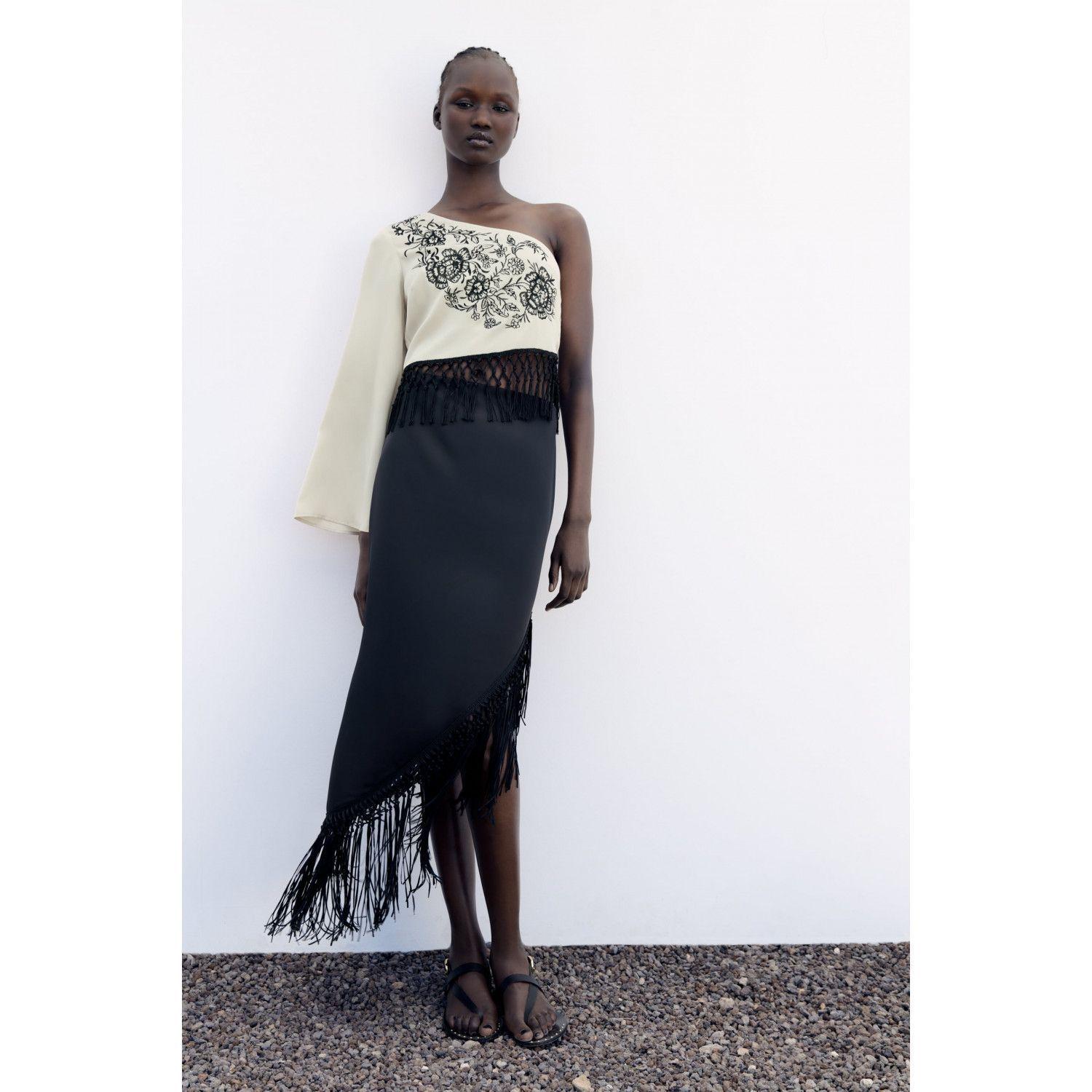 

ASYMMETRIC BLOUSE WITH FRINGING