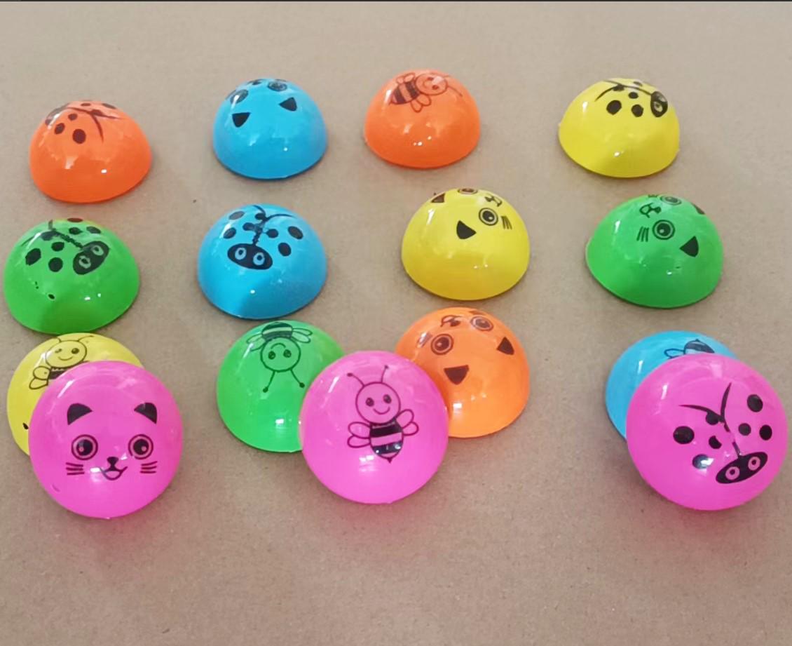 

Маленькая Q Мультяшная Инерционная Машинка: Прочная инерционная игрушка в 50-миллиметровом гашапон-шаре, идеально подходит для детских и студенческих призов