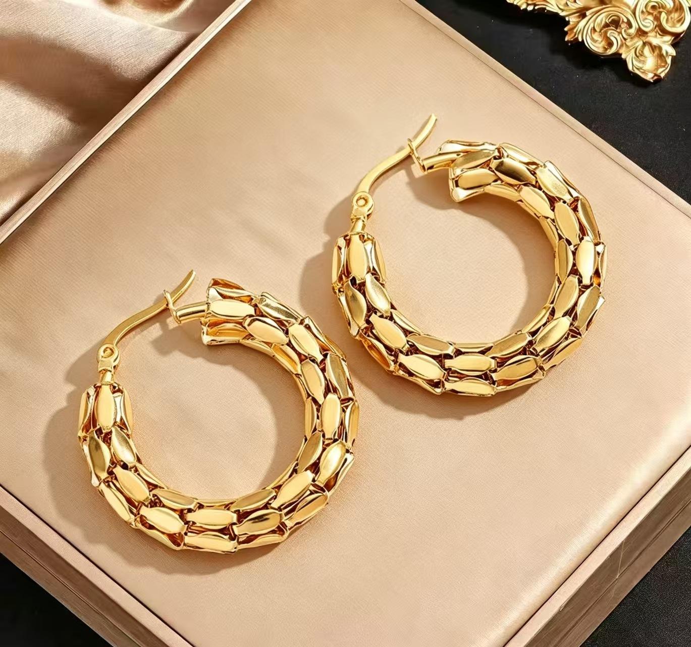 INS Internet celebrity same earrings fashion stainless steel ring hollow earrings titanium steel exaggerated