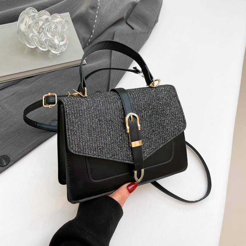 

Портативная маленькая квадратная женская сумка модная однотонная текстура 2025 весна и лето новая большая вместимость популярная для поездок на работу одно плечо через плечо s