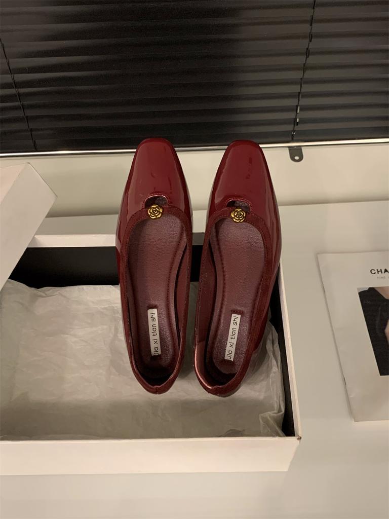 Coarse heel black commuter single shoes women's shoes new spring and autumn red with skirt square head shoes