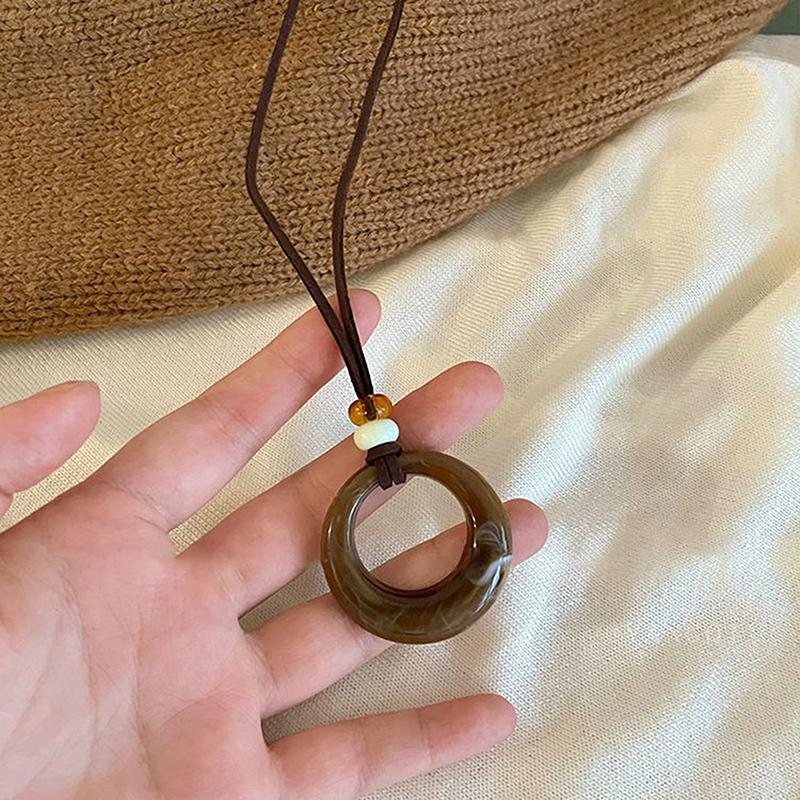 Brown Circle Woven Rope Necklace Women'S Minimalist  Cold Tone Vintage Style Resin Material Necklace Accessory