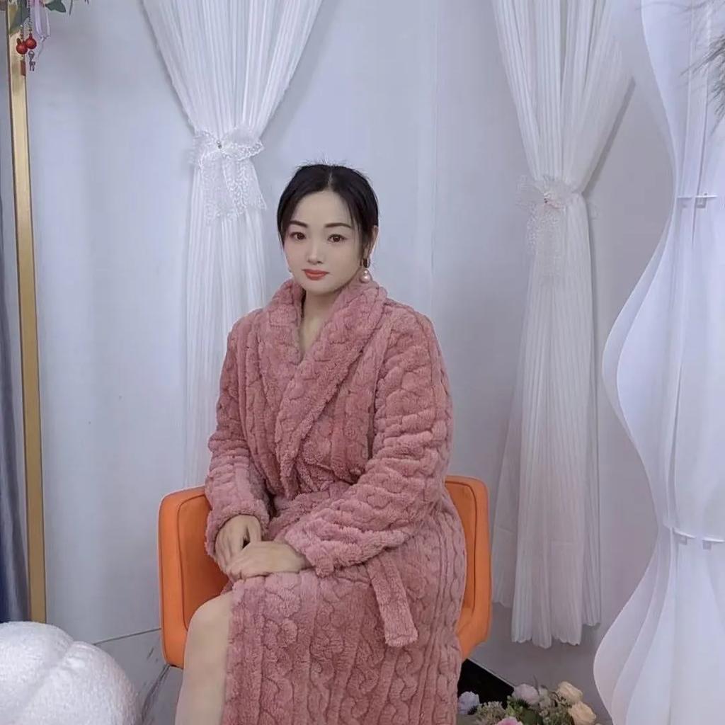 Bademäntel und Samt können getragen, gewickelt werden, nicht fusselnde, schnell trocknende Badetücher, Nachthemd, gute Wasseraufnahme, im Winter verdickt