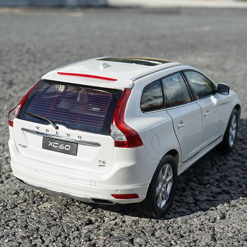 1:18 2015 Volvos XC60 SUV Alloy Car Model Diecasts Metal Vehicles Car Model High Simulation Collection Kids Toy Gifts Decoration