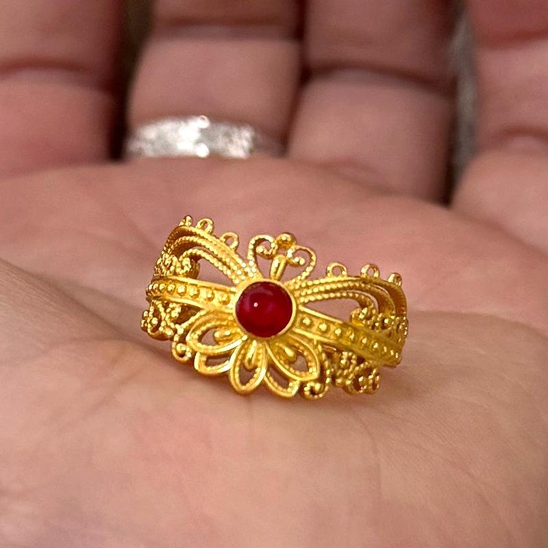 New In Retro Crown Ruby Female Ring Retro Palace Style Hollowed Out Exquisite Engagement Rings for Women Wedding