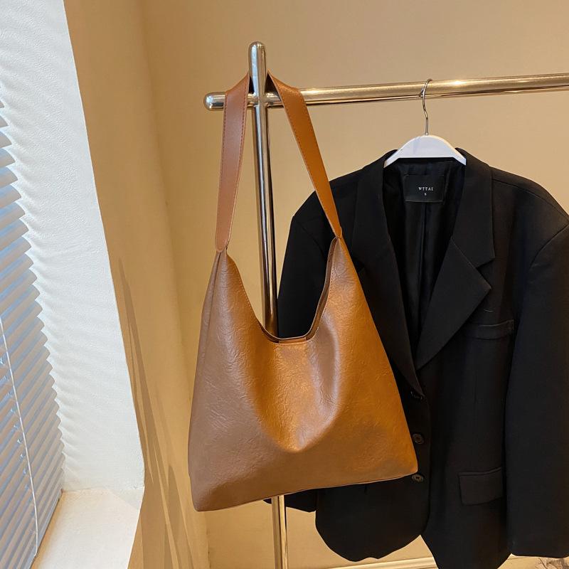 Large Capacity Commuter Handbag Bag Women'S Fashion Retro Shoulder Bag Casual Underarm Tote Bag