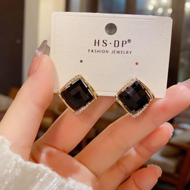 Women Minimalist Retro Diamond Inlaid Black Crystal Rhombus Stud Earrings