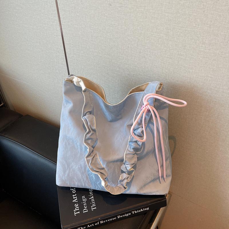 

Pleated new fashion solid color tote bag women s fresh commuting personality versatile high sense shopping shoulder bag