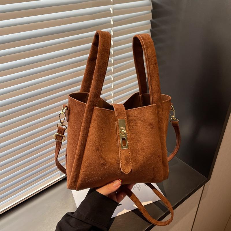 Women's Retro Fashion Bucket Bag - 2025 Autumn/Winter Vegetable Basket Handbag & High-End Niche Messenger Bag