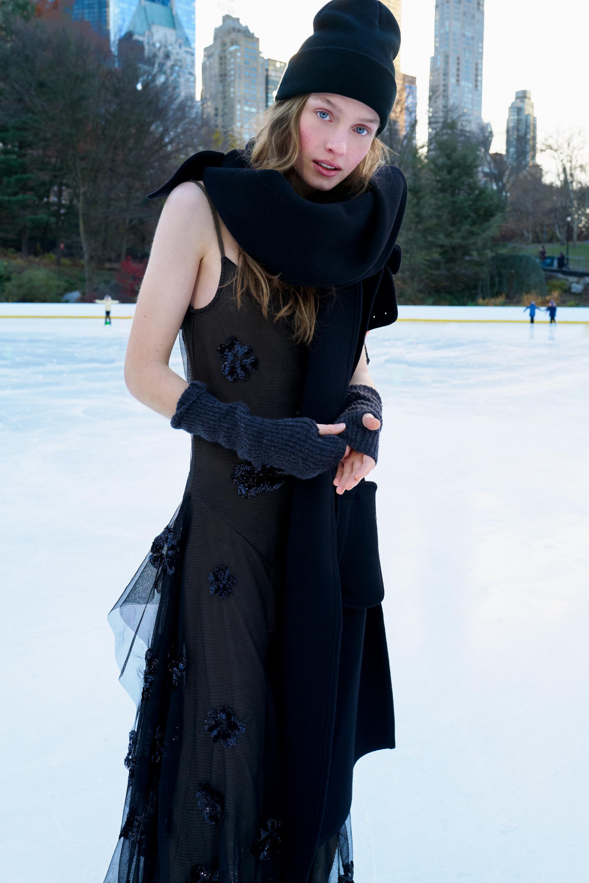 

SEQUINNED TULLE KNIT DRESS