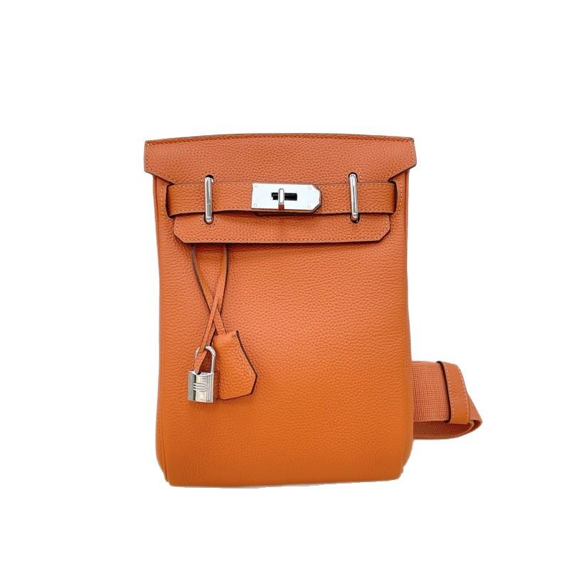 26 Neue erste Schicht Rindsleder Togo quadratische Schlüsselloch Brusttasche Unisex Leder Bauchtasche schräg über Körper tragbare Umhängetasche modisch Rücken