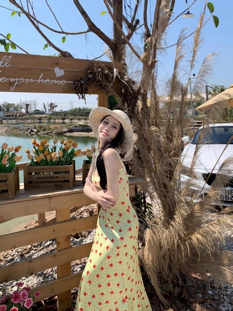 2025 French Seaside Floral Maxi Dress: Elegant Retro Slimming Summer Style with Spaghetti Straps