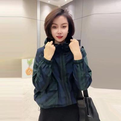 Unique and Stylish Korean-style Short Jacket with Hood, Perfect for Petite Women