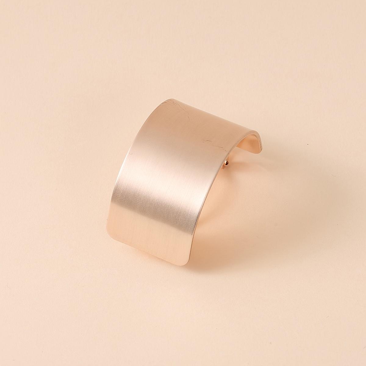 

Заколка для волос в простом стиле и с золотистой текстурой, с глянцевым матовым эффектом и дизайном клипсы для хвостика.