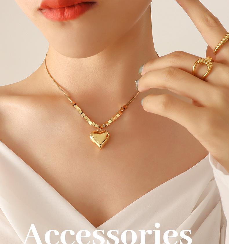 Korean Trendy Love Heart Snake Bone Chain Women's Non-Fading Versatile Peach Heart Pendant Necklace
