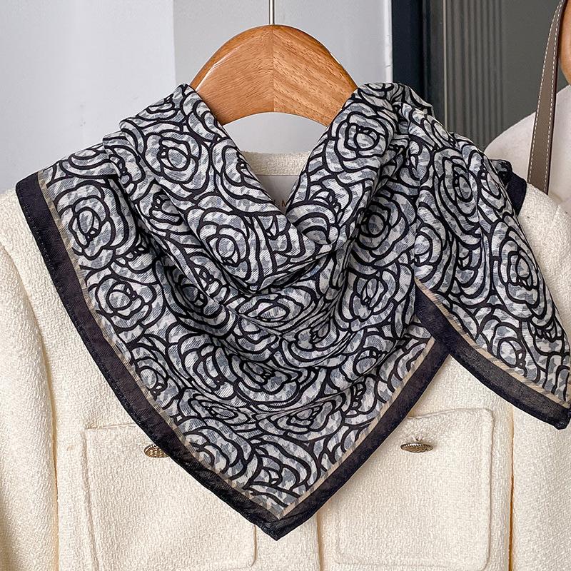 Small yellow daisy flower simulation silk scarf women's spring and autumn fashion 71 small square scarf triangular scarf shawl with shirt