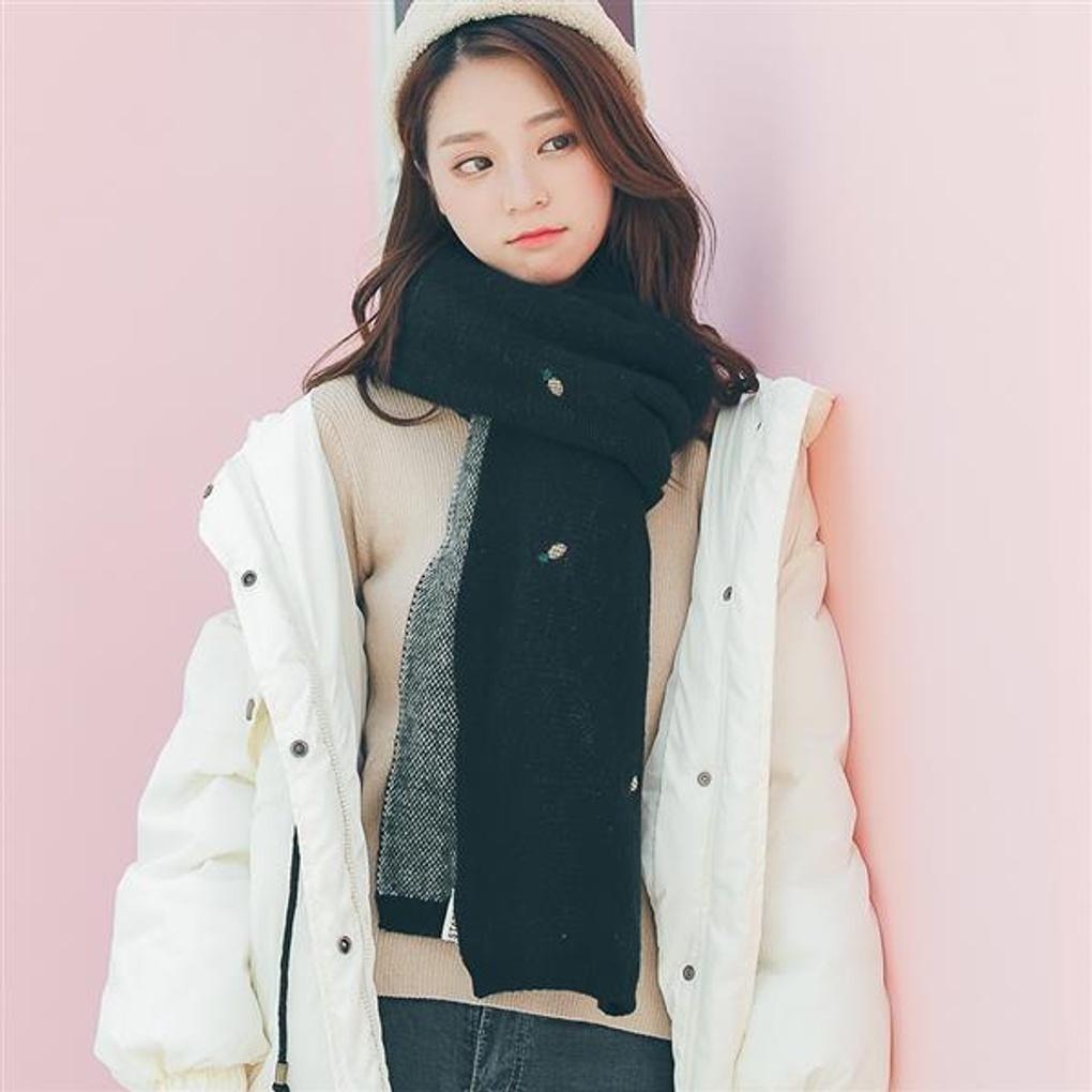 Fine Knit Scarf (Black) / Women s Winter Scarf