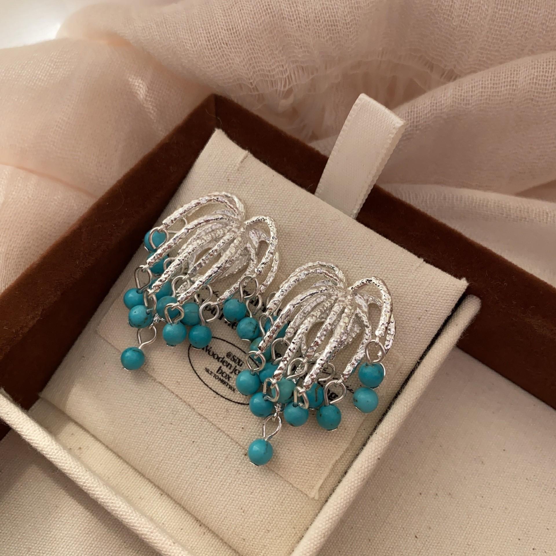 Extremely gentle design tassel earrings women s fashion light luxury rice beaded earrings atmospheric elegance and beauty stud earrings
