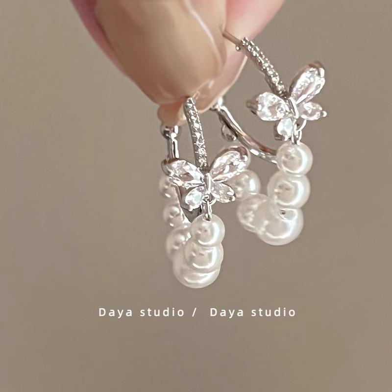 Butterfly falls in my heart~ Light luxury French zircon pearl earrings, high-end niche design fairy temperament ins