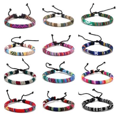 12 Stück Handgefertigte Gewebte Armbänder Zubehör Buntes Geflochtenes Armband Einzigartige Handgelenkkette zum Layering oder Einzeln Tragen