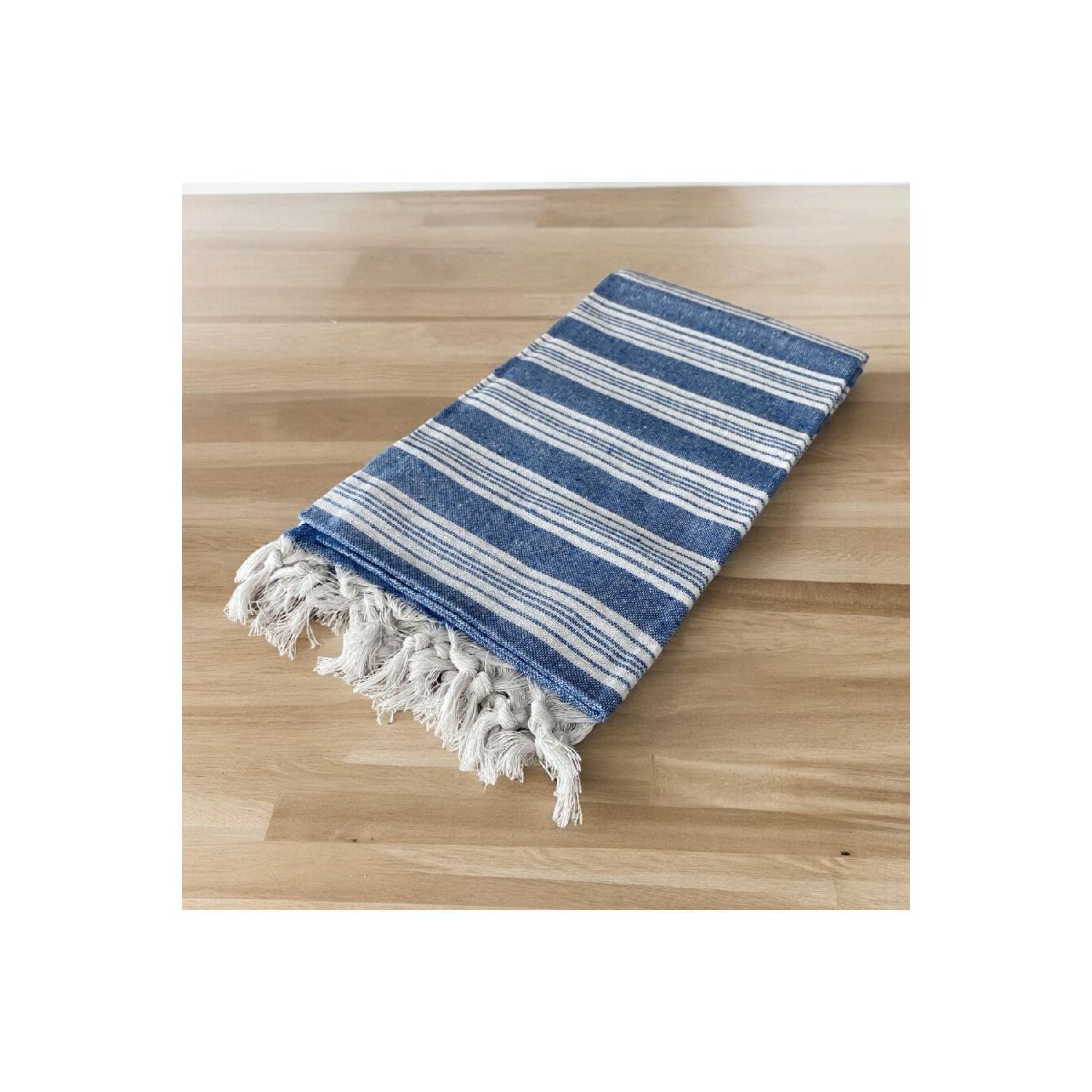

Барвистий пляжний рушник Peshtemal Navy Blue 93x164 см маджента