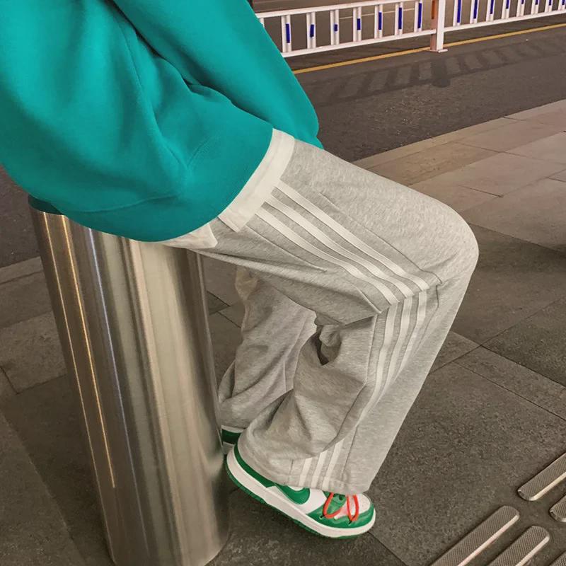 Damskie spodnie sportowe w paski w stylu koreańskim - luźne, sięgające do ziemi, w jednolitym kolorze, na wiosnę i jesień