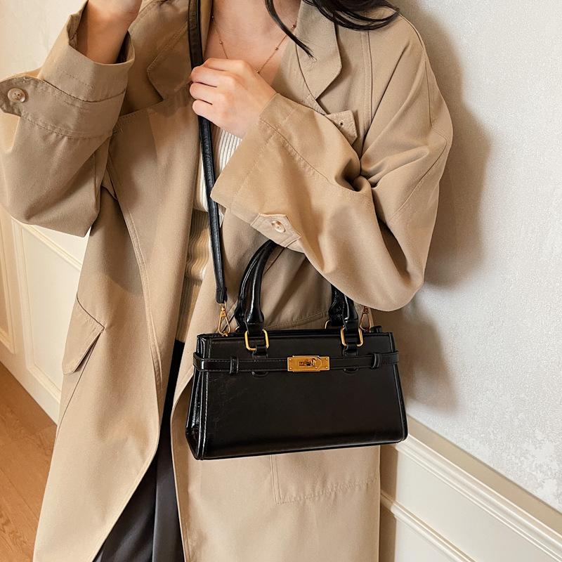 New Retro Handbag Women's 2025 Autumn and Winter Fashion Shoulder Bag Korean Version Trendy Messenger Bag Versatile Underarm Bag