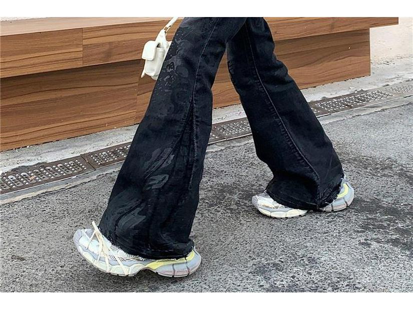 Women's Water-Washed Micro-Flare Jeans - Hot Girl Style, Slim Fit, Body-Shaping, Trendy INS Fashion, Draped Horseshoe-Shaped Long Pants.