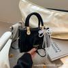 Niche casual portable commuter bag women's summer new fashionable versatile simple shoulder messenger bag
