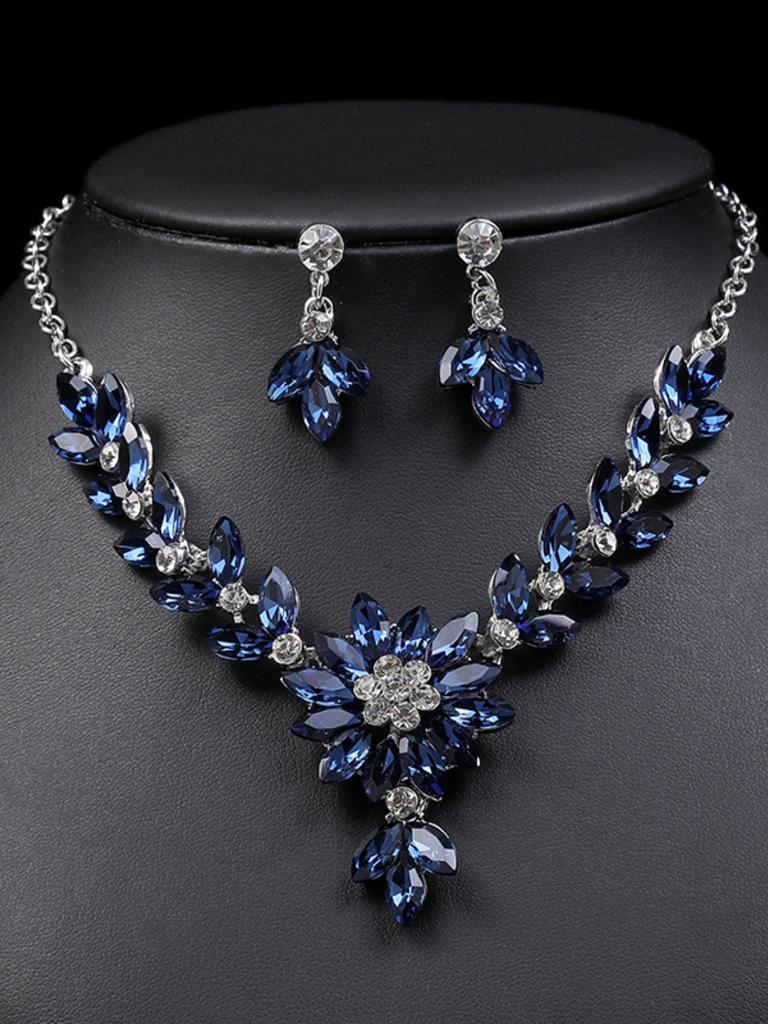 3pcs Fashionable Women's Zircon Set with Crystal Contrasting Flower Necklace Earrings and Evening Dress Accessories