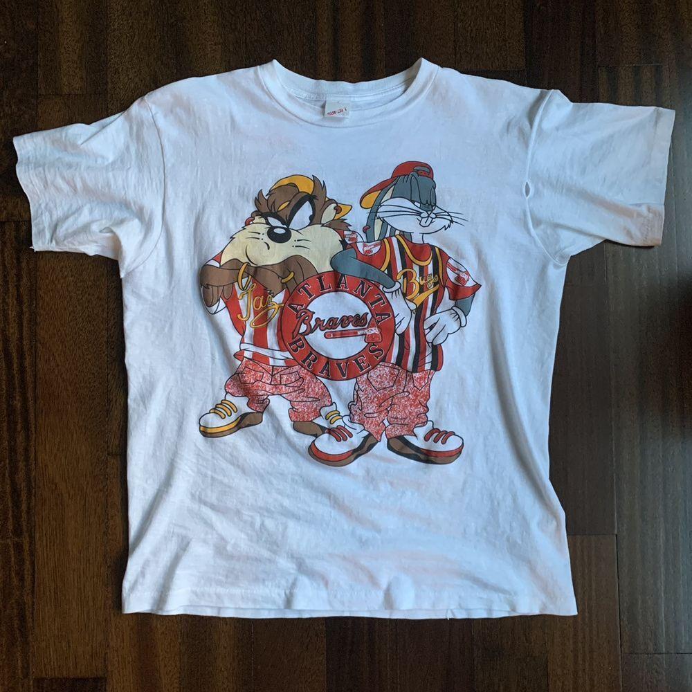 26 90s Vtg Looney Toons Bugs Bunny Atlanta Braves T shirt classic tee HN1450 Unisex T-Shirt M