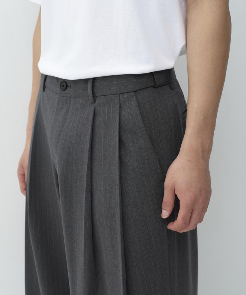 MUSINSA STANDARD Striped Extra Wide Two-Puck Hidden Elastic Waist Slacks [Medium Gray]