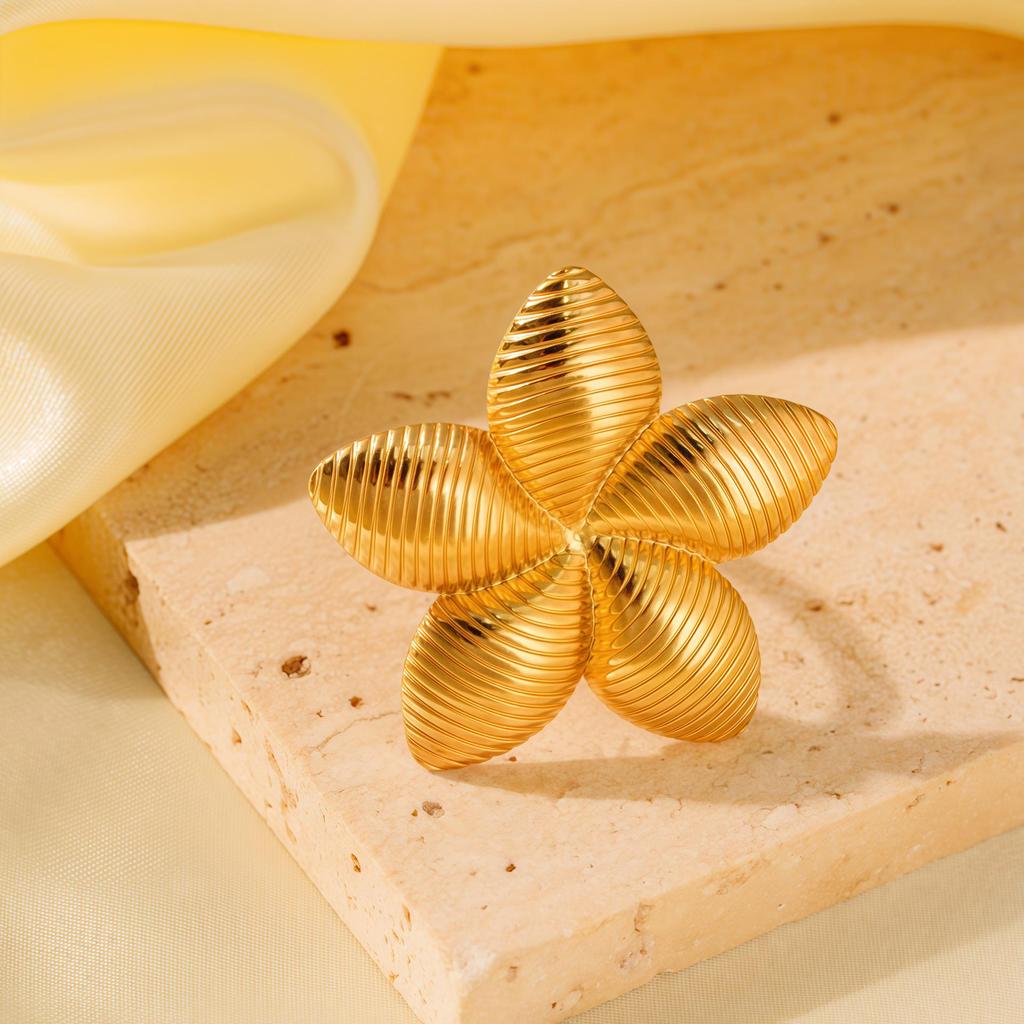 18K Gold Electroplated Stainless Steel Irregular Flower Ring - High-End, Bold Fashion Jewelry.