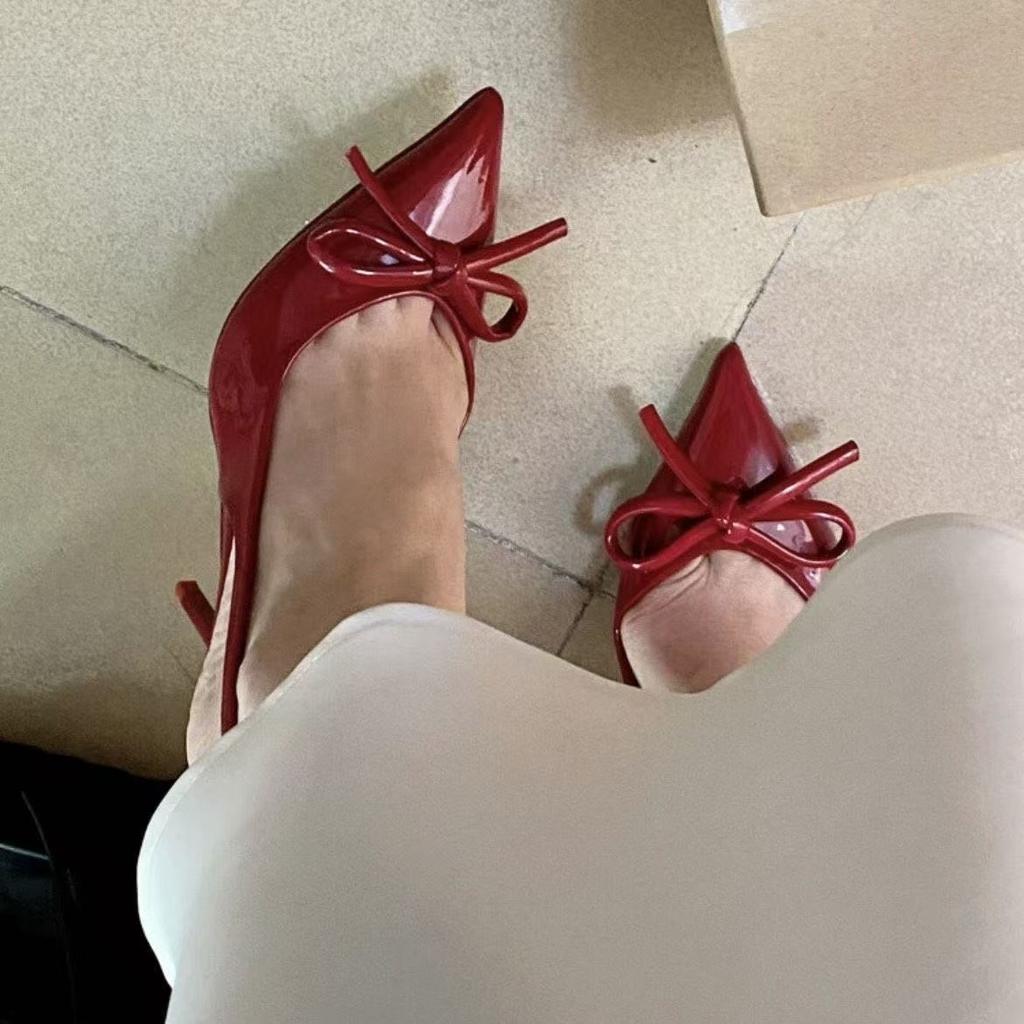 Wearing French red patent leather bow pointed head sandals high heels single shoes beautiful explosion