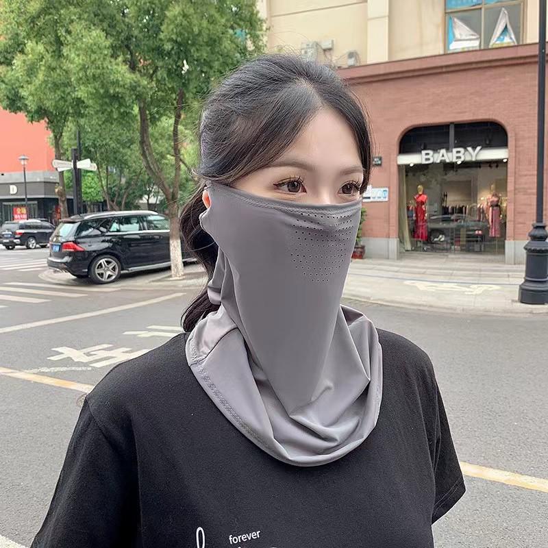 

Ice Silk UV Protection Face Mask with Ear Loops for Men & Women - Sunshade, Full Face & Long Neck Coverage for Cycling & Travel. темно-серого